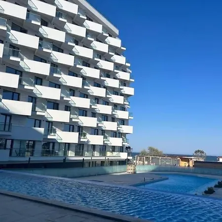 Infinity - Pool & Navodari