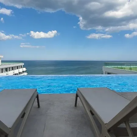 Infinity - Pool & Apartment 3*
