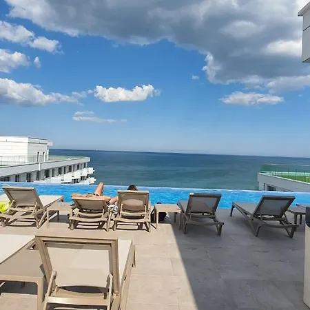 Infinity - Pool & Apartment Navodari