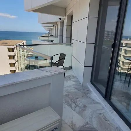 Infinity - Pool & Navodari
