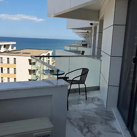 Infinity - Pool & Apartment 3*