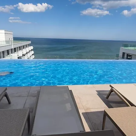 Infinity - Pool &