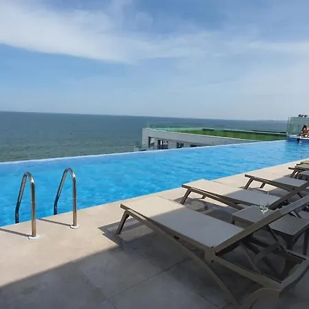 Infinity - Pool &