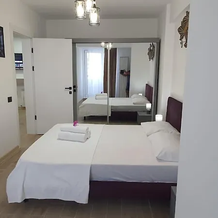 Infinity - Pool & Apartment 3*