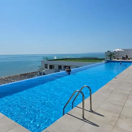 Infinity - Pool & Apartment Navodari