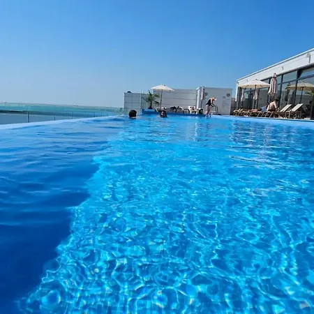Infinity - Pool & 3* Navodari
