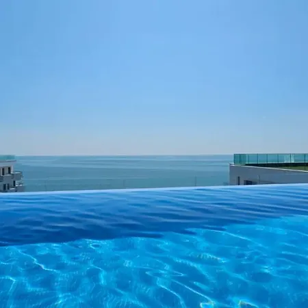 Infinity - Pool & Navodari