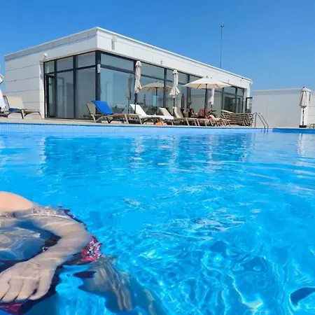 Infinity - Pool & Apartment 3*