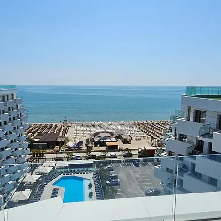 Infinity - Pool &
