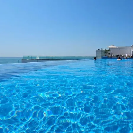 Apartment Infinity - Pool & 3*